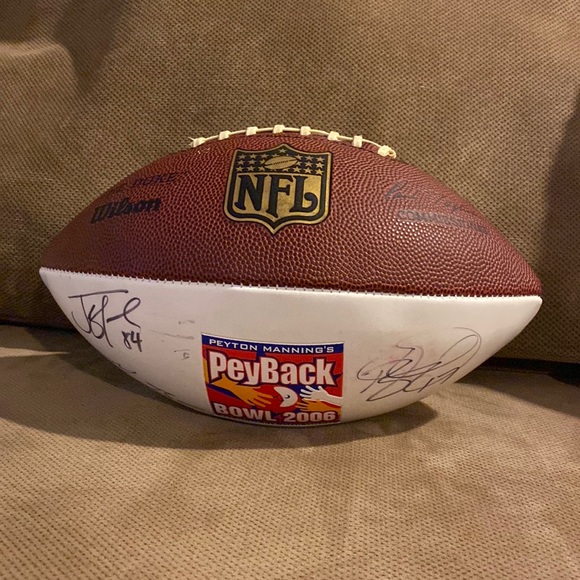 Peyton Manning’s Pey back bowl, children’s benefit football, With autographs - Picture 1 of 3